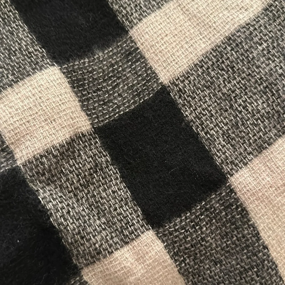 Banana Republic Cashmere Blend Erin Plaid Neutral Wrap Scarf Fringed Cozy OS